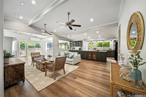 1289 Ulupii St, Kailua, HI 96734