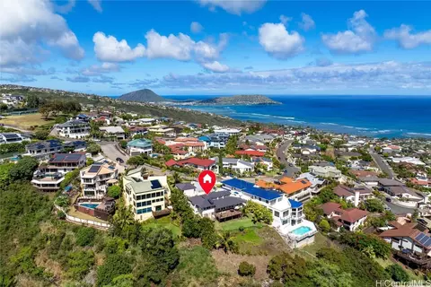 1930 Alaweo St, Honolulu, HI 96821