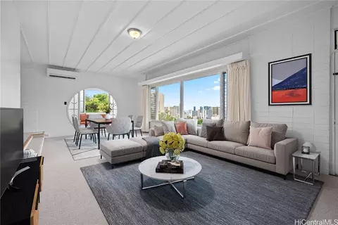 1909 Mott Smith Dr, Honolulu, HI 96822