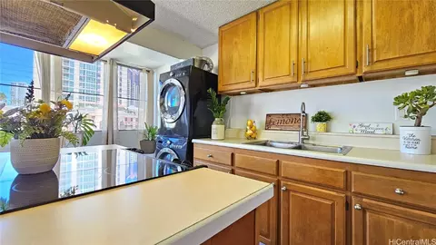 818 S King St #807, Honolulu, HI 96813