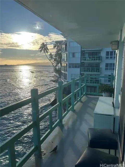 2957 Kalakaua Ave #318, Honolulu, HI 96815