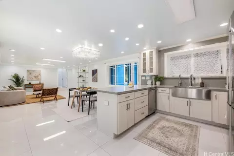1586 Perry St, Honolulu, HI 96819