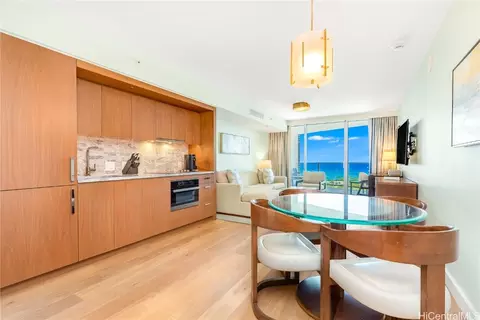 2139 Kuhio Ave #2006, Honolulu, HI 96815