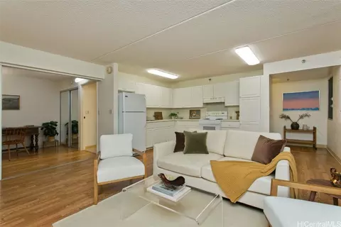 1074 Lunalilo St #206, Honolulu, HI 96822