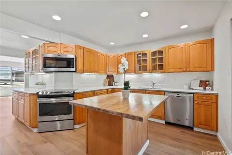 1131 Kumukumu St #D, Honolulu, HI 96825
