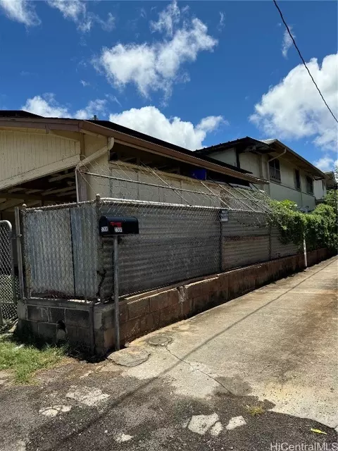 2308 Owene Ln, Honolulu, HI 96819