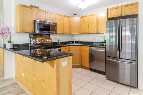 430 Kaiolu St #303, Honolulu, HI 96815