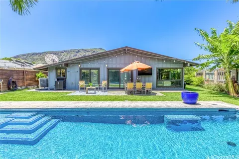 7130 Kamilo St, Honolulu, HI 96825
