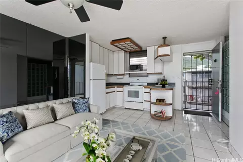 1914 University Ave #413, Honolulu, HI 96822