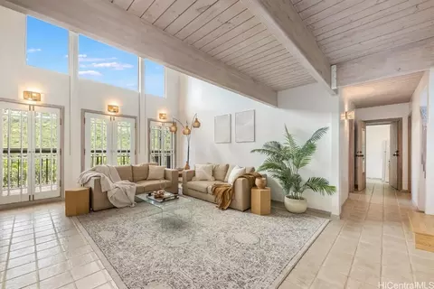 854 Puuomao St, Honolulu, HI 96825