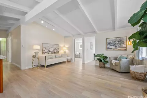 5631 Pia St, Honolulu, HI 96821