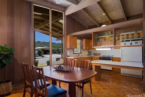 7285 Nuulolo St, Honolulu, HI 96825