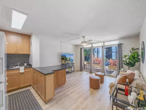 1914 University Ave #207, Honolulu, HI 96822