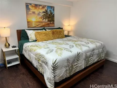 2463 Kuhio Ave #201, Honolulu, HI 96815