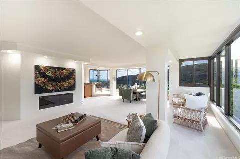 250 Kawaihae St #14E, Honolulu, HI 96825