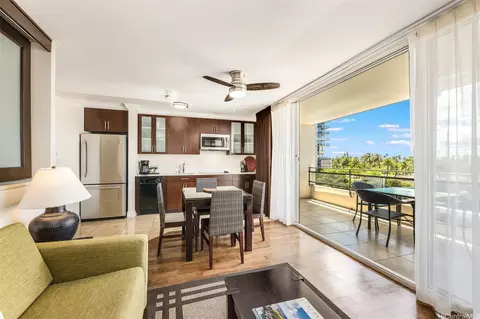 255 Beach Walk #62, Honolulu, HI 96815