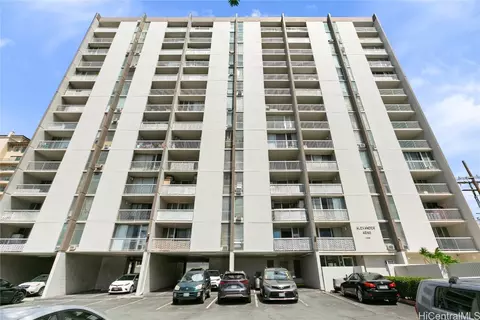 1320 Alexander St #902, Honolulu, HI 96826