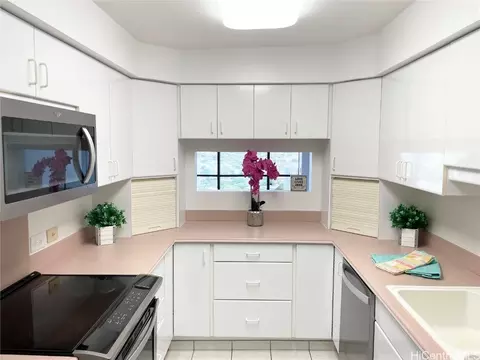 60 N Beretania St #3702, Honolulu, HI 96817