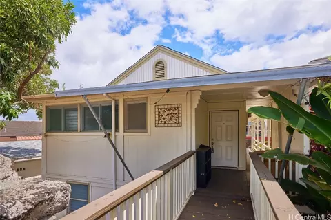 206 Madeira St, Honolulu, HI 96813