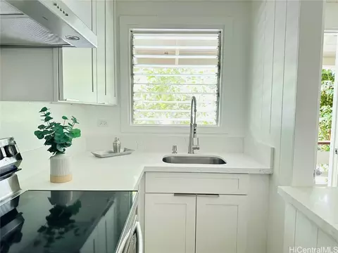 423 Kaiolu St #205, Honolulu, HI 96815