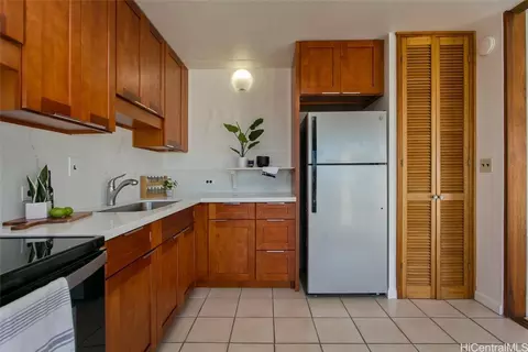 1520 Ward Ave #1304, Honolulu, HI 96822