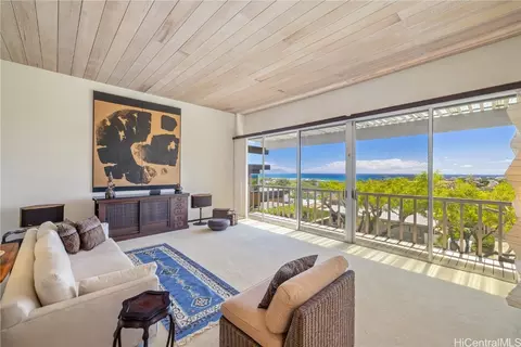 3880 Pokapahu Pl, Honolulu, HI 96816