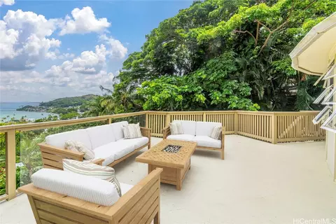 47-342 Mawaena St, Kaneohe, HI 96744