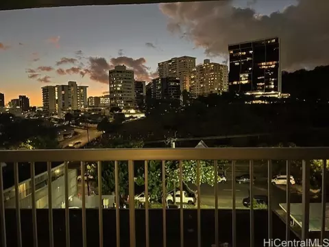 1114 Wilder Ave #807, Honolulu, HI 96822