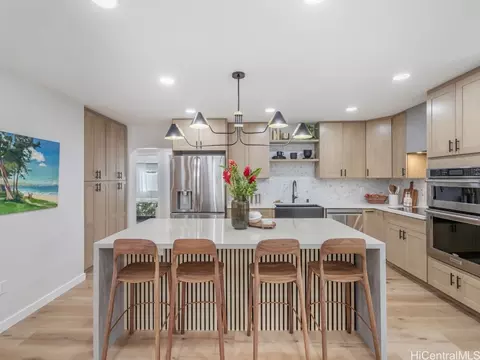 990 Apokula Pl, Kailua, HI 96734