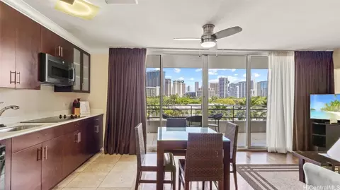 255 Beach Walk #56, Honolulu, HI 96815