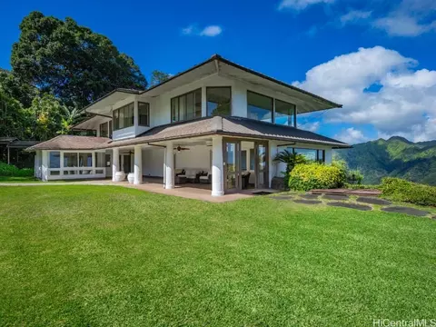 3885 Round Top Dr, Honolulu, HI 96822