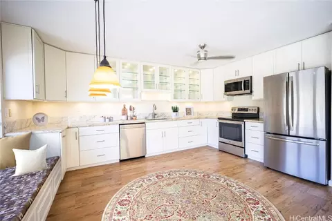 578 Hahaione St #6D, Honolulu, HI 96825
