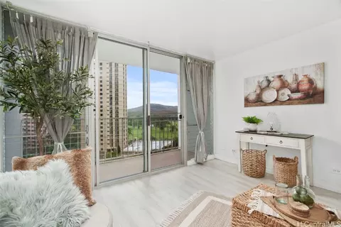 1128 Ala Napunani St #906, Honolulu, HI 96818