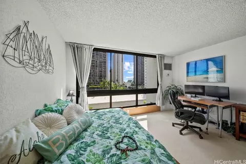 300 Wai Nani Way #I-807, Honolulu, HI 96815