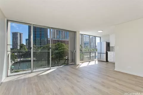 620 Mccully St #508, Honolulu, HI 96826