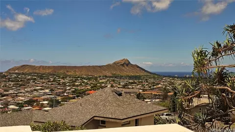 1518 Kalaepohaku St, Honolulu, HI 96816