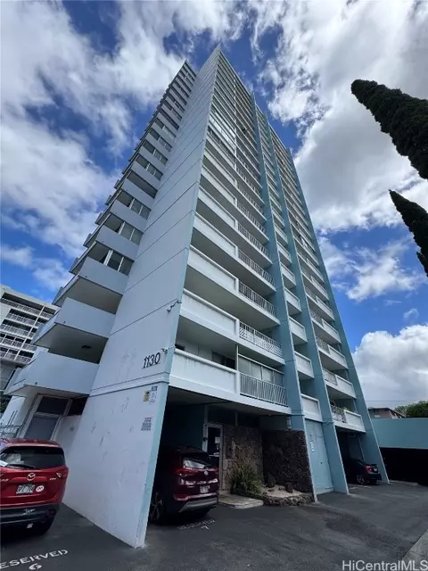 1130 Wilder Ave #902, Honolulu, HI 96822