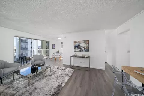 1111 Wilder Ave #10B, Honolulu, HI 96822