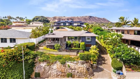 676 Elepaio St, Honolulu, HI 96816