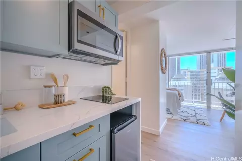2427 Kuhio Ave #1208, Honolulu, HI 96815