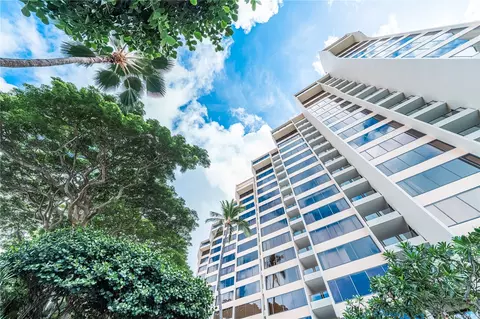 555 Hahaione St #2H, Honolulu, HI 96825