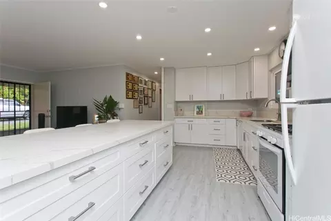 3577 Pinao St #37, Honolulu, HI 96822