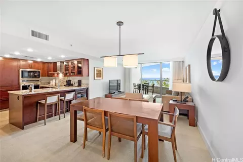 223 Saratoga Rd #915, Honolulu, HI 96815