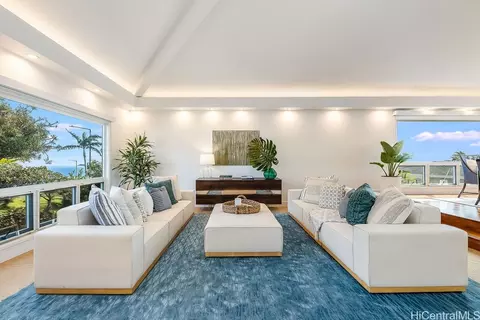 900 Puuikena Dr, Honolulu, HI 96821