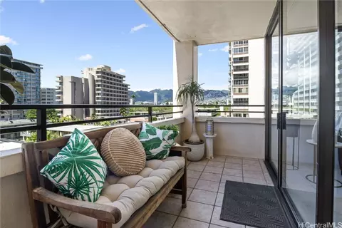 2410 Cleghorn St #701, Honolulu, HI 96815