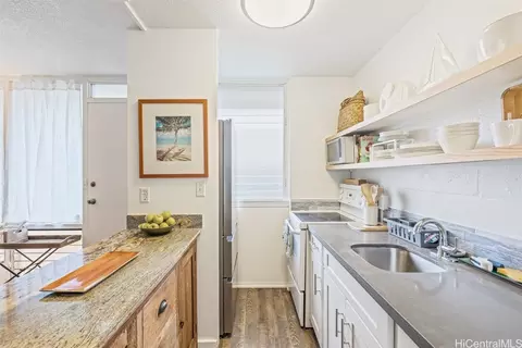 2328 Seaview Ave #201, Honolulu, HI 96822