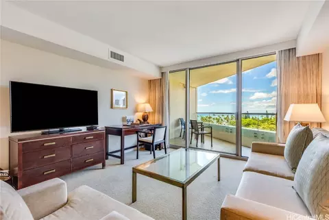 223 Saratoga Rd #909, Honolulu, HI 96815