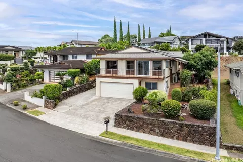 98-697 Keikialii St, Aiea, HI 96701