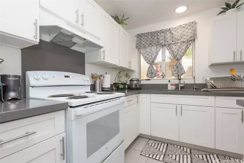 98-1369 Koaheahe Pl #9/80, Pearl City, HI 96782