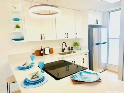 1128 Ala Napunani St #802, Honolulu, HI 96818